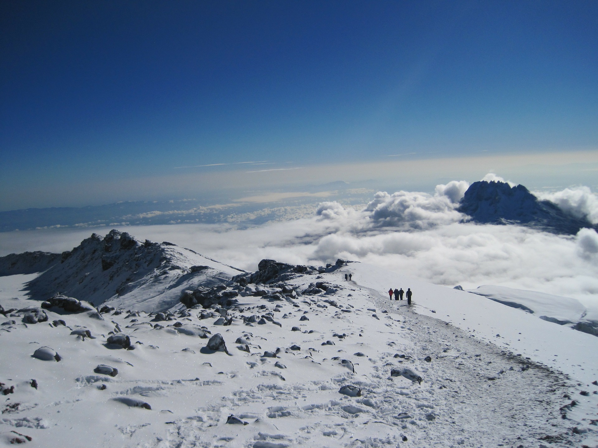 kilimanjaro-342702_1920.jpg