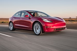 2017-Tesla-Model-3-front-three-quarter-in-motion-00.jpg